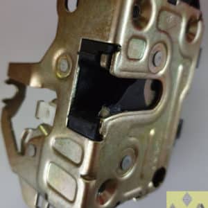 Slotplaat linksvoor Renault Clio II.