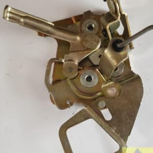 Slotplaat rechtsvoor zonder centrale vergrendeling Renault 9.