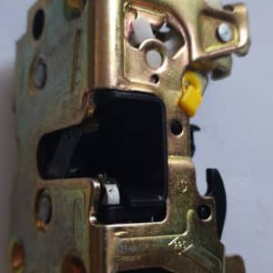 Slotplaat links voor Renault Kangoo.