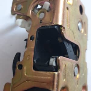 Slotplaat rechtsvoor Renault Kangoo.