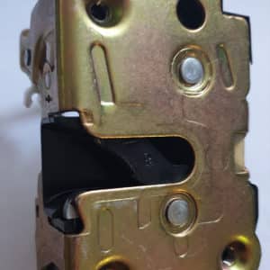 Slotplaat rechtsvoor Renault Kangoo.