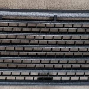 Rooster motorkap links Renault 9 of 11.