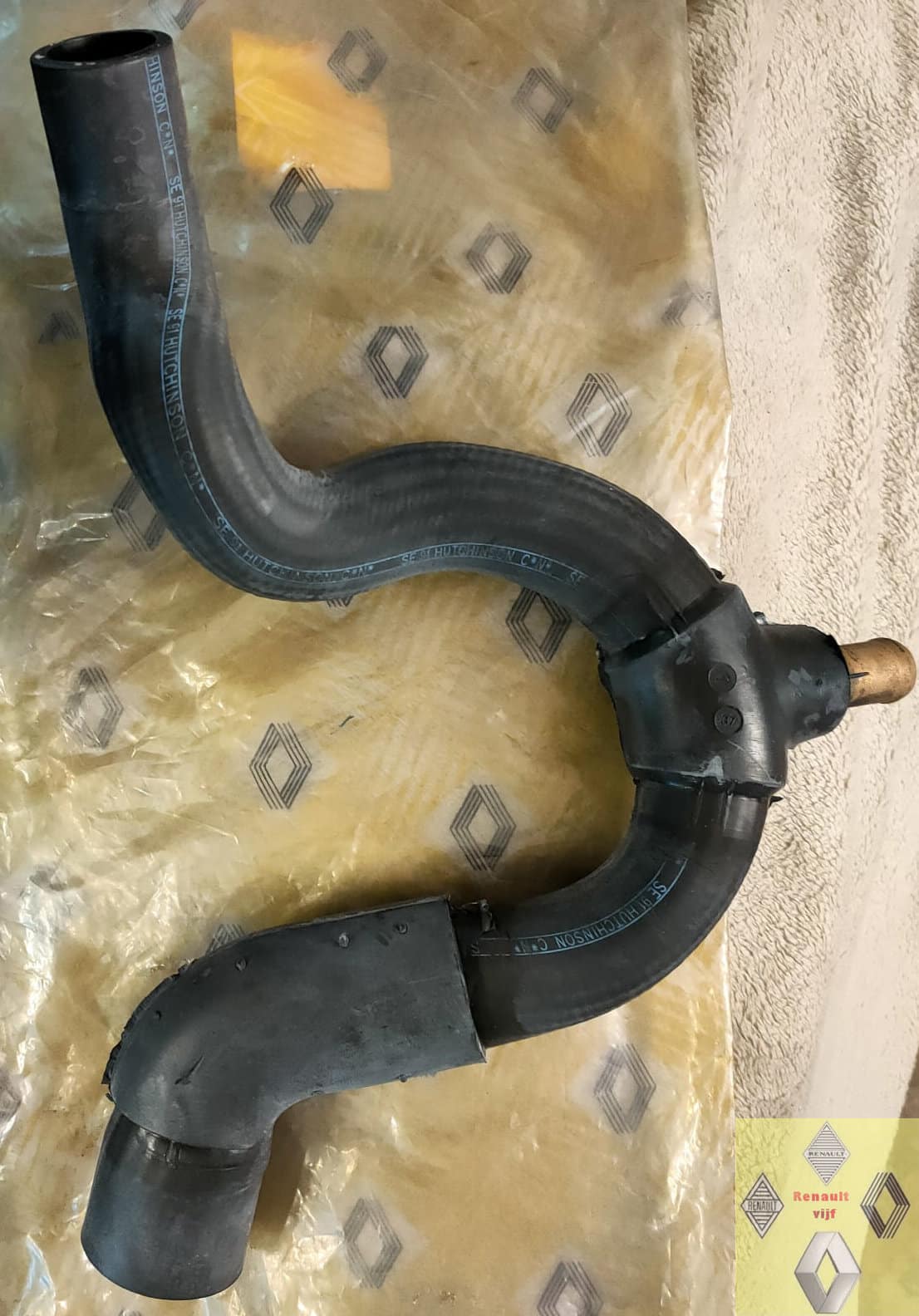 Radiateurslang onder C1E motor Renault Clio I (phase 1 of 2) of Express.