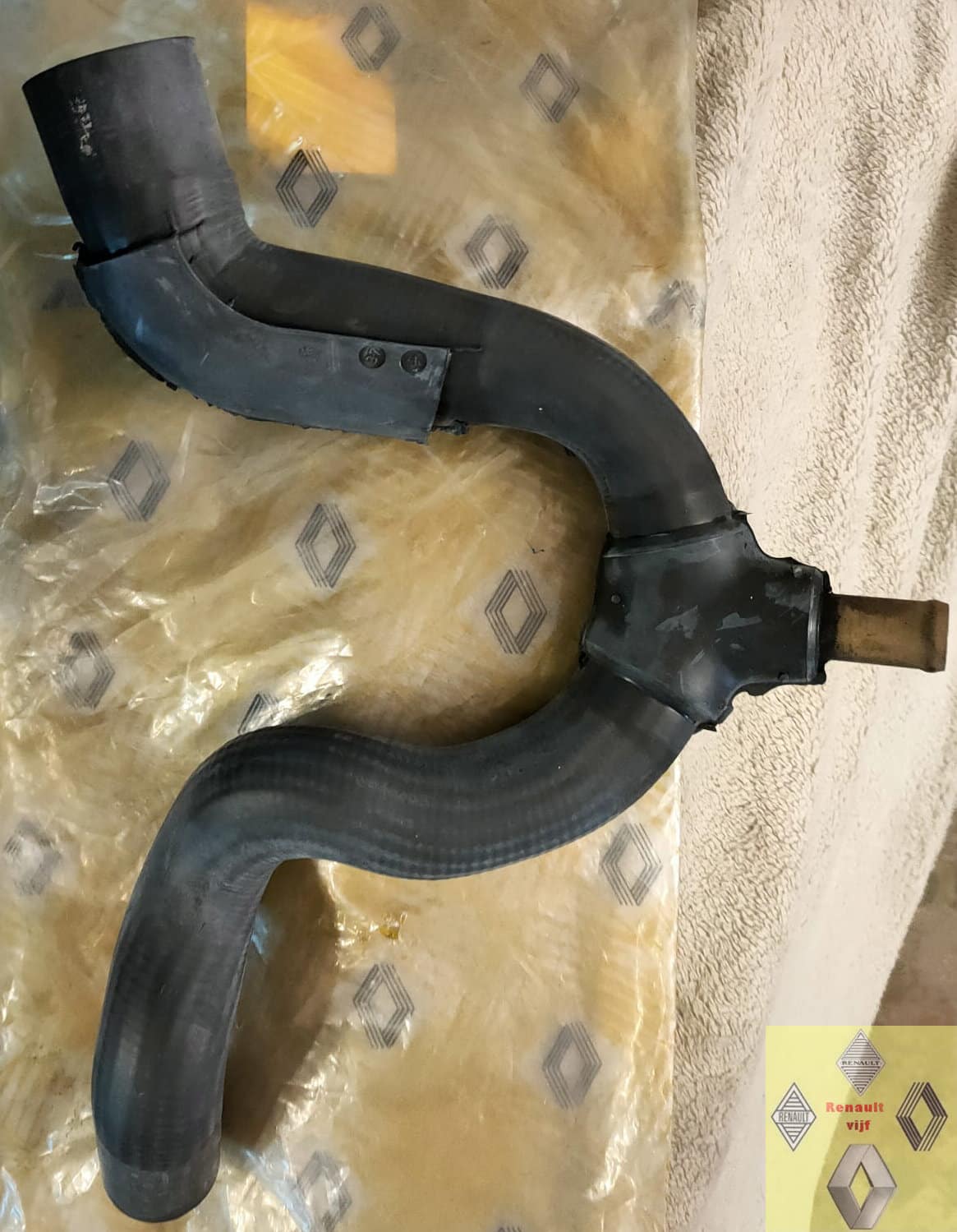 Radiateurslang onder C1E motor Renault Clio I (phase 1 of 2) of Express. - Afbeelding 2