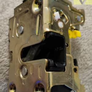 Slotplaat linksvoor Renault Clio I of Safrane.