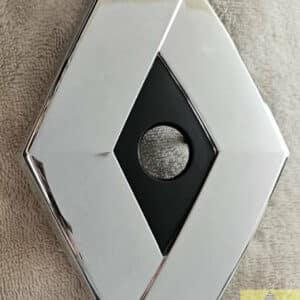 Monogram met uitsparing camera achterklep Renault Captur of Clio IV.