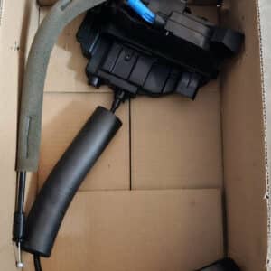 Slotplaat linksvoor met CV voor Renault Megane III.