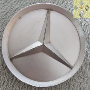 Gebruikte center kap 75 mm lichtmetalen velg Mercerdes.