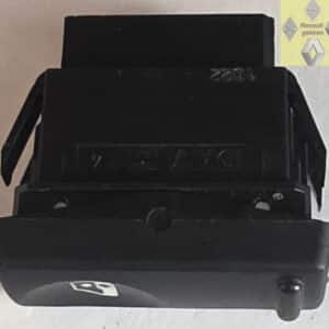 Gebruikte schakelaar ruitbediening voorzijde rechts Renault 19 phase 2.